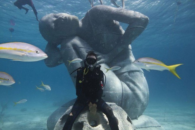 Illustration de l'article : L'incroyable sculpture sous-marine géante de Jason deCaires Taylor