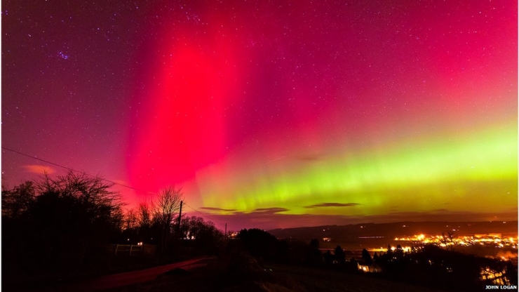 Illustration de l'article : Le ciel d'Ecosse &eacute;clair&eacute; et color&eacute; par des aurores bor&eacute;ales 