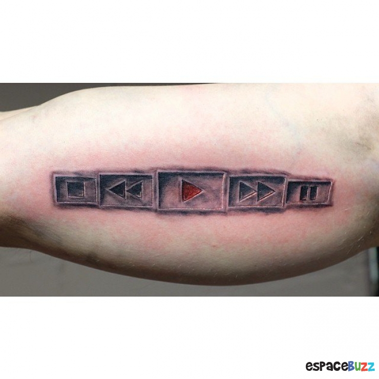 Illustration de l'article : 15 mordus de musique qui se sont fait tatouer leur passion