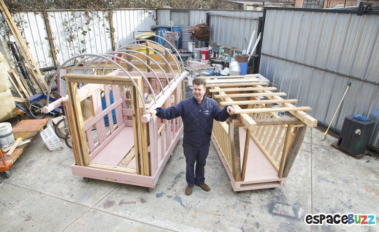 Illustration de l'article : Gregory Kloehn recycle tout ce qu'il trouve pour en faire des Abris pour Sdf!