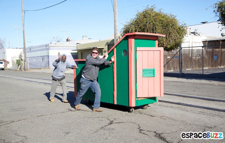 Illustration de l'article : Gregory Kloehn recycle tout ce qu'il trouve pour en faire des Abris pour Sdf!