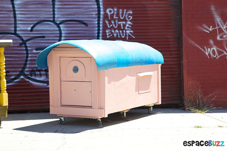 Illustration de l'article : Gregory Kloehn recycle tout ce qu'il trouve pour en faire des Abris pour Sdf!