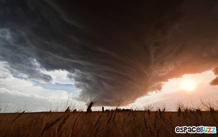 Illustration de l'article : Quand le ciel se fait mena&ccedil;ant... 29 images aussi inqui&eacute;tantes qu'admirables de cieux en col&egrave;re