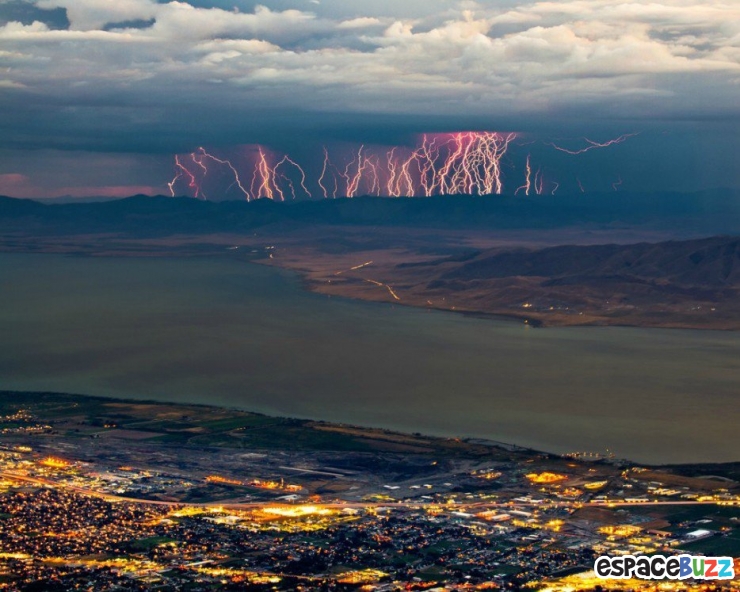 Illustration de l'article : Quand le ciel se fait mena&ccedil;ant... 29 images aussi inqui&eacute;tantes qu'admirables de cieux en col&egrave;re