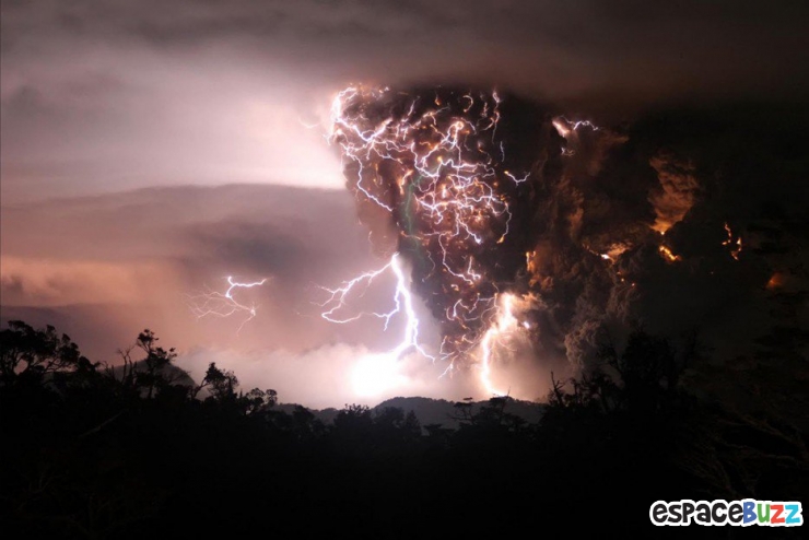 Illustration de l'article : Quand le ciel se fait mena&ccedil;ant... 29 images aussi inqui&eacute;tantes qu'admirables de cieux en col&egrave;re