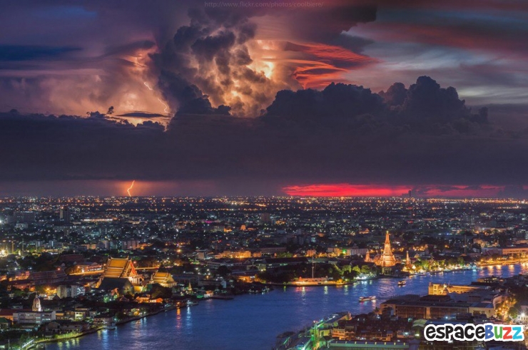 Illustration de l'article : Quand le ciel se fait mena&ccedil;ant... 29 images aussi inqui&eacute;tantes qu'admirables de cieux en col&egrave;re