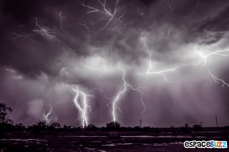 Illustration de l'article : Quand le ciel se fait mena&ccedil;ant... 29 images aussi inqui&eacute;tantes qu'admirables de cieux en col&egrave;re