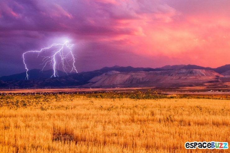 Illustration de l'article : Quand le ciel se fait mena&ccedil;ant... 29 images aussi inqui&eacute;tantes qu'admirables de cieux en col&egrave;re