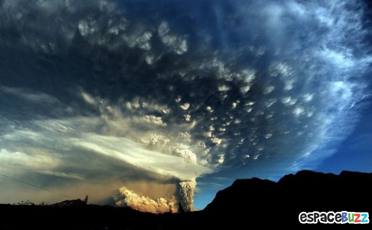 Illustration de l'article : Quand le ciel se fait mena&ccedil;ant... 29 images aussi inqui&eacute;tantes qu'admirables de cieux en col&egrave;re