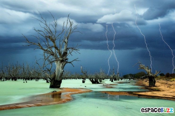 Illustration de l'article : Quand le ciel se fait mena&ccedil;ant... 29 images aussi inqui&eacute;tantes qu'admirables de cieux en col&egrave;re