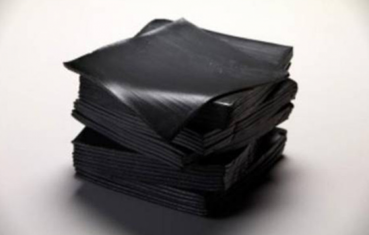 Illustration de l'article : Un hamburger noir, avec du fromage et une sauce de la même couleur, ça vous dirait?