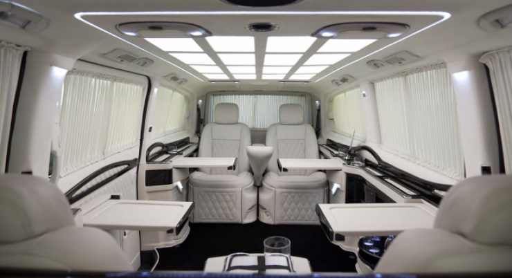 Illustration de l'article : D&eacute;couvrez Klassen, le van qui s'&eacute;tire pour se transformer en limousine