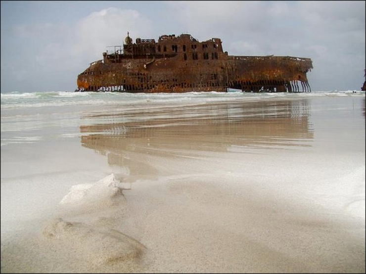 Illustration de l'article : 16 &eacute;paves impressionnantes de navires gisant sur les plages