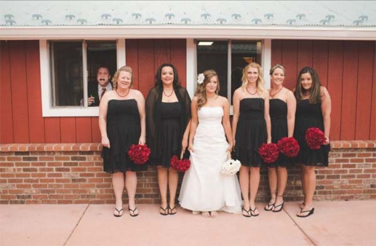 Illustration de l'article : 23 rigolos qui n'ont rien trouvé de mieux à faire que de gâcher des photos de mariages