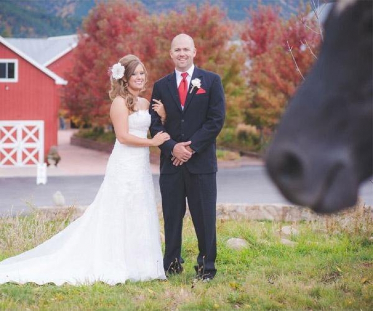 Illustration de l'article : 23 rigolos qui n'ont rien trouvé de mieux à faire que de gâcher des photos de mariages