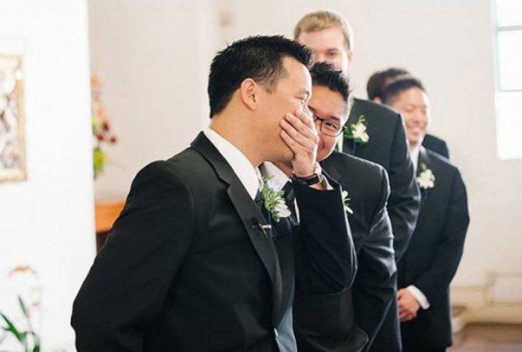 Illustration de l'article : 18 photos d'hommes qui voient leur épouse arriver en robe de mariée