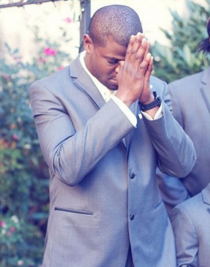 Illustration de l'article : 18 photos d'hommes qui voient leur épouse arriver en robe de mariée