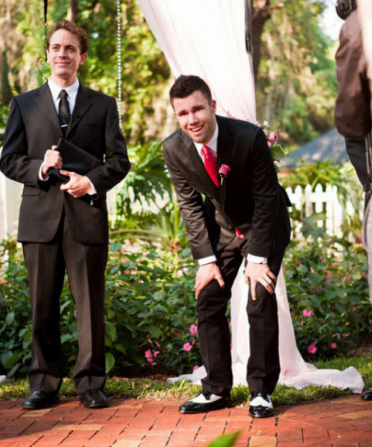 Illustration de l'article : 18 photos d'hommes qui voient leur épouse arriver en robe de mariée