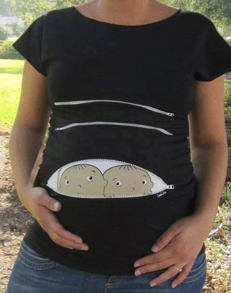 Illustration de l'article : Des T-shirts sp&eacute;ciaux pour les femmes qui attendent un b&eacute;b&eacute;.... C'est excellent !