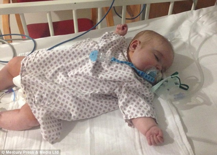 Illustration de l'article : N&eacute; avec la moiti&eacute; d'un coeur, ce b&eacute;b&eacute; n'aurait pas du rester en vie... C'est un vrai miracle !