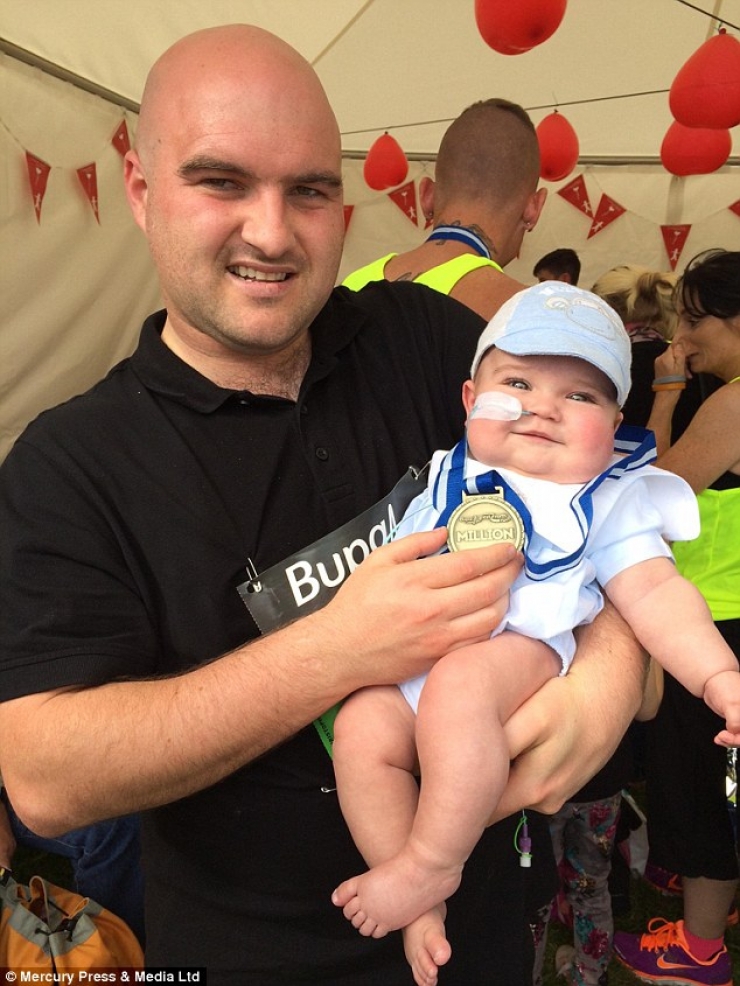 Illustration de l'article : N&eacute; avec la moiti&eacute; d'un coeur, ce b&eacute;b&eacute; n'aurait pas du rester en vie... C'est un vrai miracle !