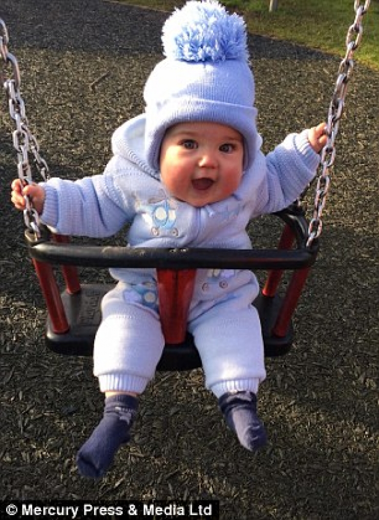 Illustration de l'article : N&eacute; avec la moiti&eacute; d'un coeur, ce b&eacute;b&eacute; n'aurait pas du rester en vie... C'est un vrai miracle !