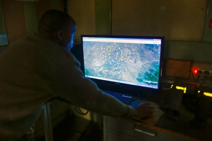 Illustration de l'article : Ils sont les gardes du corps du dernier rhinocéros blanc du Nord mâle