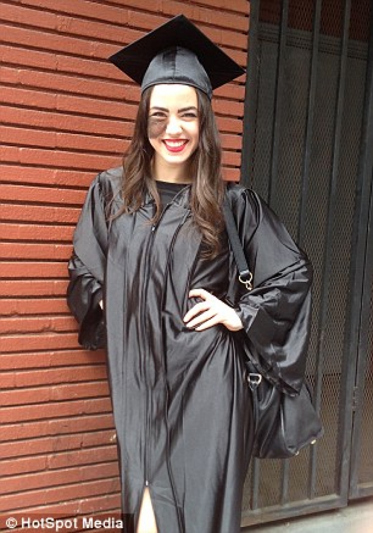 Illustration de l'article : On lui dit de retirer cette sale tache de son visage et ce qu'elle r&eacute;pond est PARFAIT !