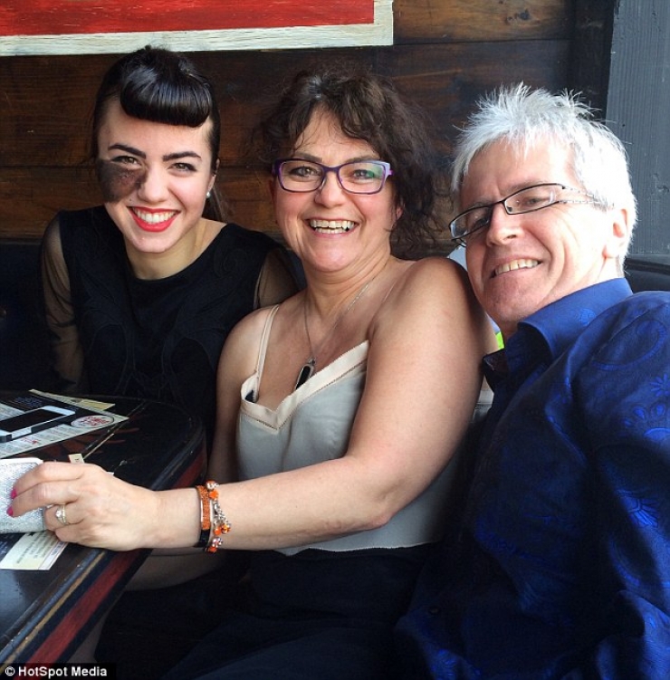 Illustration de l'article : On lui dit de retirer cette sale tache de son visage et ce qu'elle r&eacute;pond est PARFAIT !