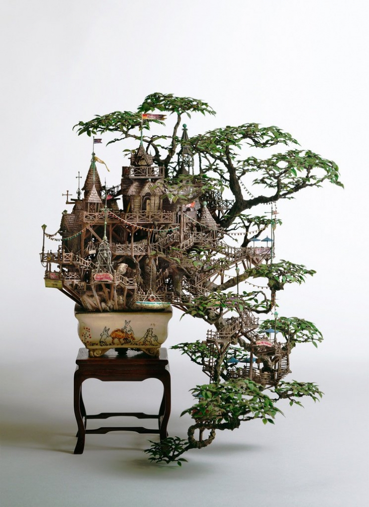 Illustration de l'article : Il transforme des bonsa&iuml;s en magnifiques maisons miniatures