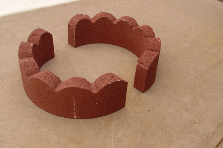 Illustration de l'article : Ce qu'il se construit avec quelques briques et 50$ fait envie &agrave; tout son voisinage. Chapeau !