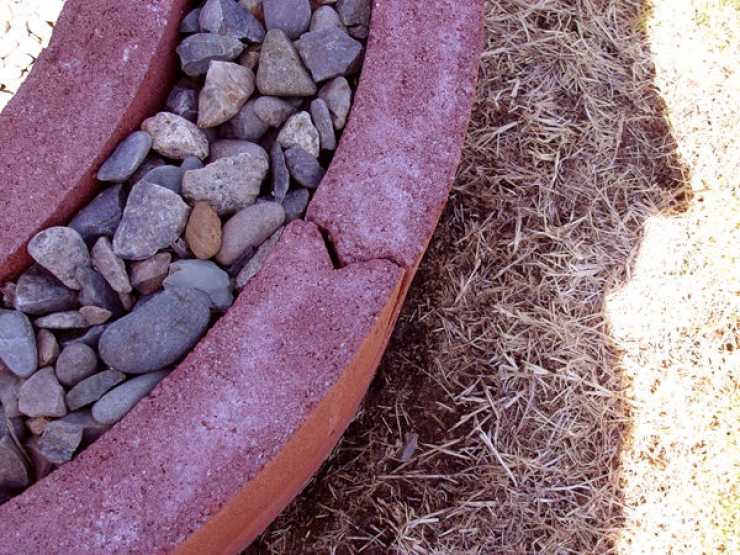 Illustration de l'article : Ce qu'il se construit avec quelques briques et 50$ fait envie &agrave; tout son voisinage. Chapeau !