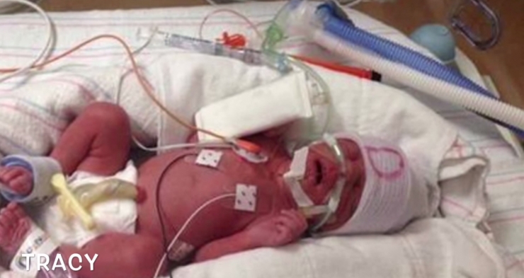 Illustration de l'article : Elle met des quadruplés au monde avant que la famille soit foudroyée par la cruauté de la vie...