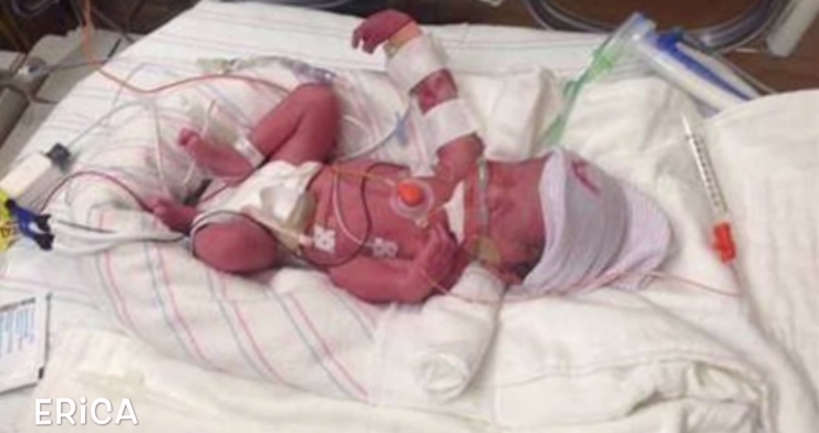 Illustration de l'article : Elle met des quadrupl&eacute;s au monde avant que la famille soit foudroy&eacute;e par la cruaut&eacute; de la vie...