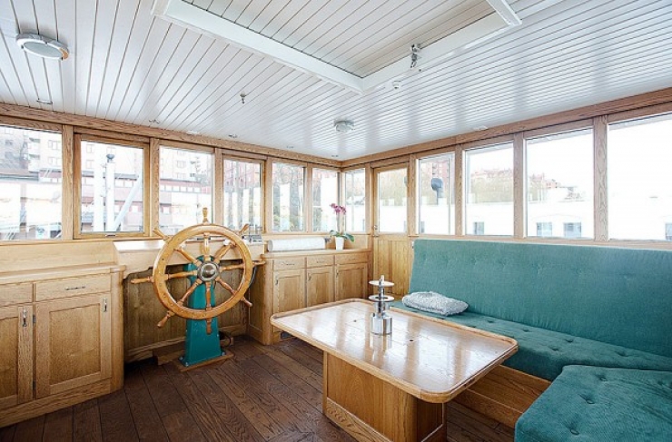 Illustration de l'article : Ce qu'ils ont fait de cette vieille barge r&eacute;cup&eacute;r&eacute;e est impressionnant. Joli boulot !