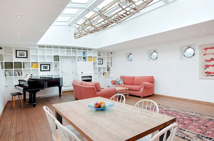 Illustration de l'article : Ce qu'ils ont fait de cette vieille barge r&eacute;cup&eacute;r&eacute;e est impressionnant. Joli boulot !