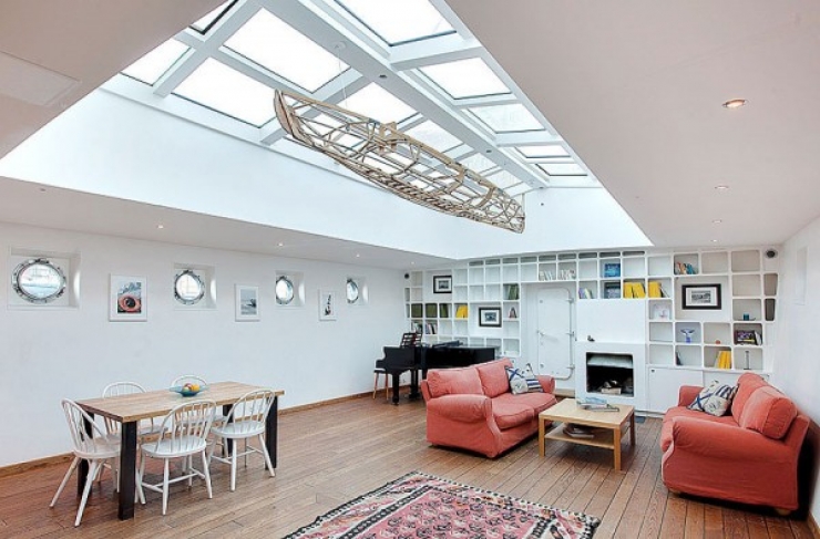 Illustration de l'article : Ce qu'ils ont fait de cette vieille barge r&eacute;cup&eacute;r&eacute;e est impressionnant. Joli boulot !