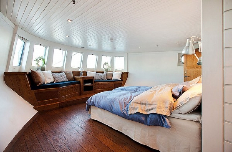 Illustration de l'article : Ce qu'ils ont fait de cette vieille barge r&eacute;cup&eacute;r&eacute;e est impressionnant. Joli boulot !