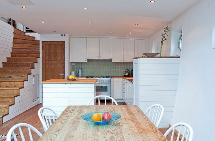 Illustration de l'article : Ce qu'ils ont fait de cette vieille barge r&eacute;cup&eacute;r&eacute;e est impressionnant. Joli boulot !