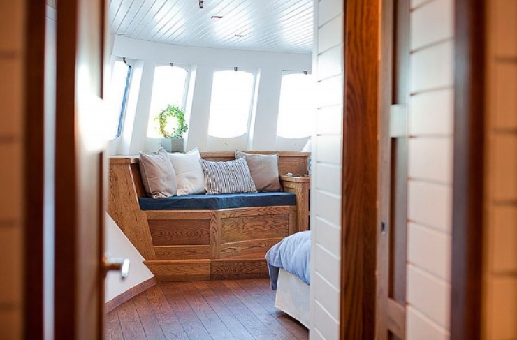 Illustration de l'article : Ce qu'ils ont fait de cette vieille barge r&eacute;cup&eacute;r&eacute;e est impressionnant. Joli boulot !