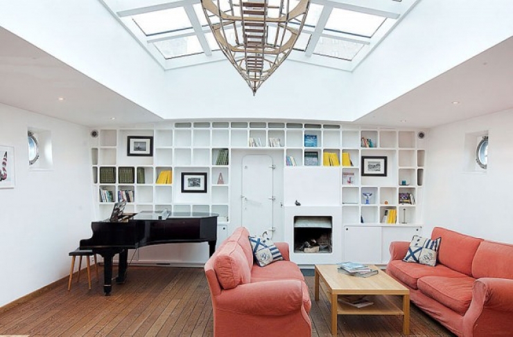 Illustration de l'article : Ce qu'ils ont fait de cette vieille barge r&eacute;cup&eacute;r&eacute;e est impressionnant. Joli boulot !