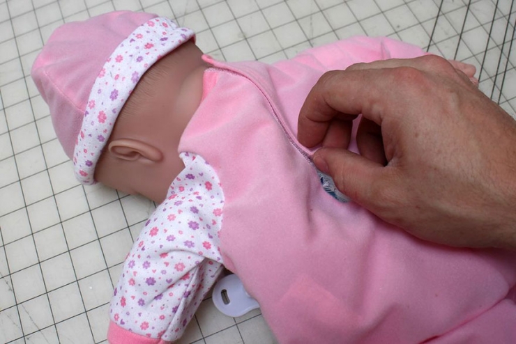 Illustration de l'article : Il voulait boire tranquillement et sans se faire repérer. Découvrez l'étrange gadget qu'il s'est fabriqué