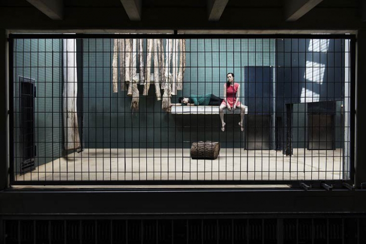 Illustration de l'article : Ce photographe a mis des humains en cage pour lutter contre l'enfermement des animaux...