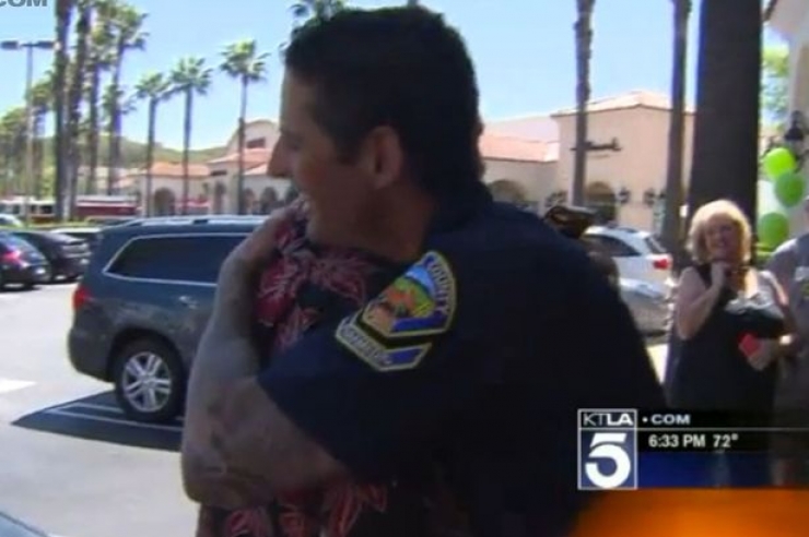 Illustration de l'article : 30 ans apr&egrave;s qu'il ait sauv&eacute; la vie d'un b&eacute;b&eacute;, ce qu'il se produit est incroyable !