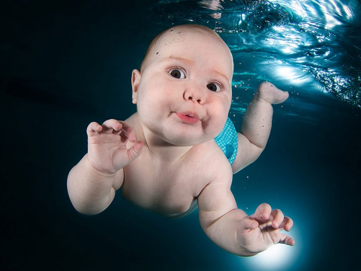 Illustration de l'article : Il photographie des bébés sous l'eau pour la bonne cause