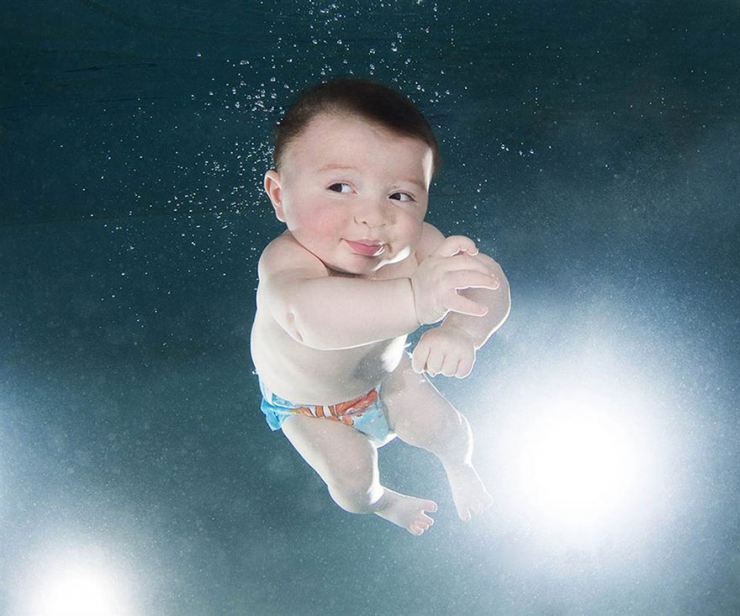 Illustration de l'article : Il photographie des bébés sous l'eau pour la bonne cause