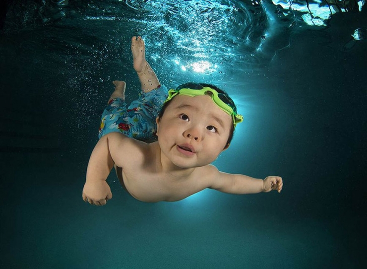 Illustration de l'article : Il photographie des bébés sous l'eau pour la bonne cause
