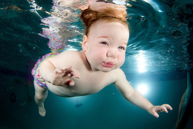 Illustration de l'article : Il photographie des b&eacute;b&eacute;s sous l'eau pour la bonne cause