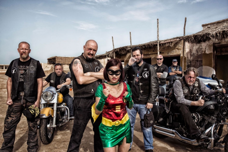 Illustration de l'article : Quand les super-h&eacute;ros deviennent Mme et Mr Tout-le-monde. 15 photos sign&eacute;es Martin Beck