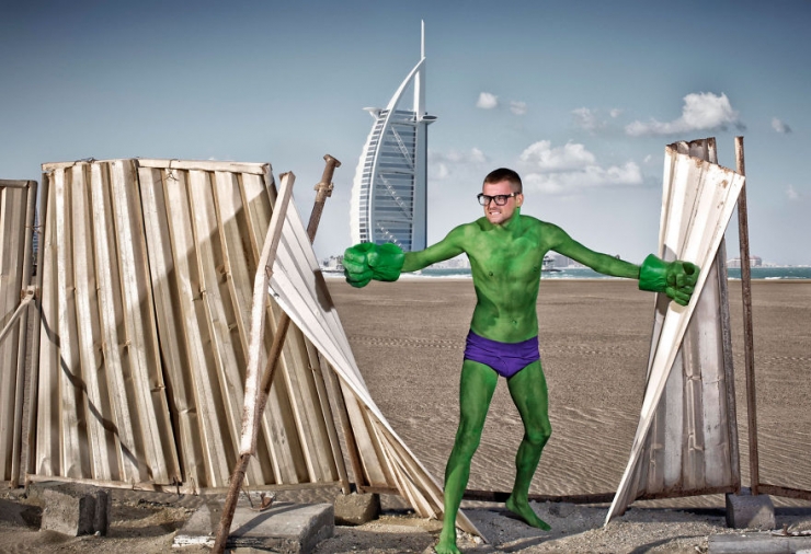 Illustration de l'article : Quand les super-h&eacute;ros deviennent Mme et Mr Tout-le-monde. 15 photos sign&eacute;es Martin Beck